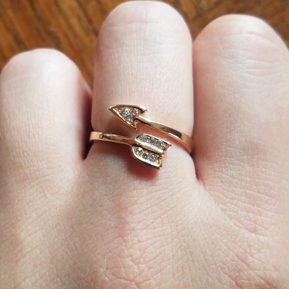 NWOT Gold Arrow Rhinestone Ring - Picture 5 of 8